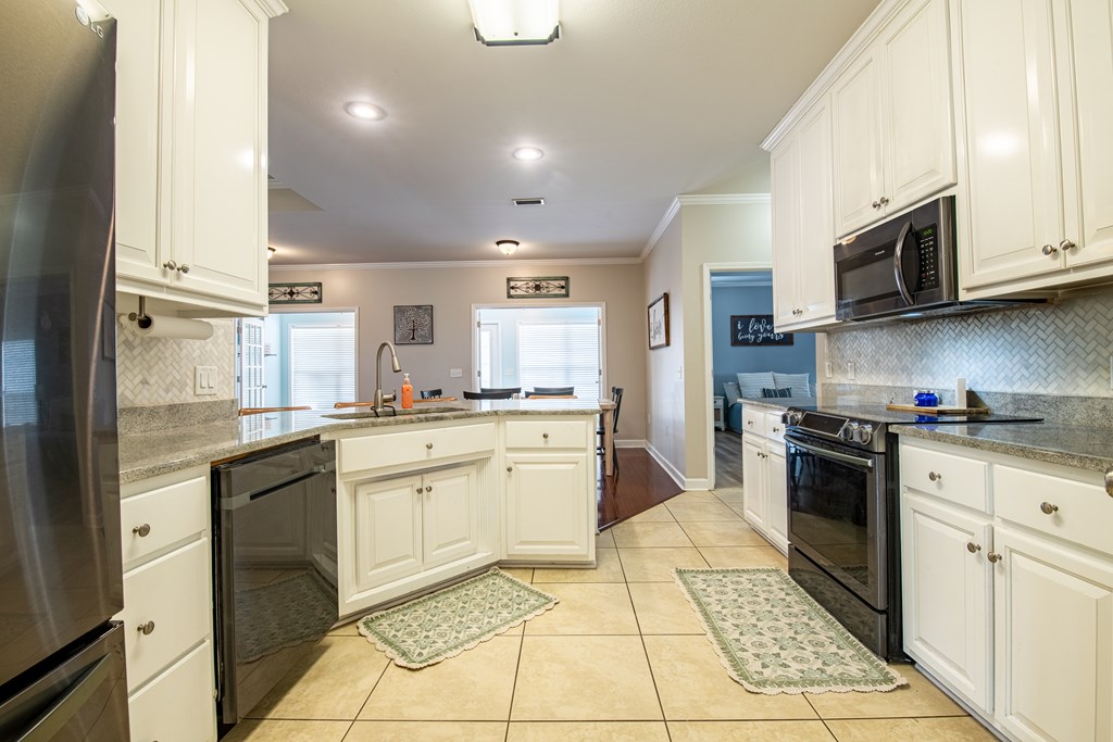 108 Frisco Lane Enterprise, AL 36330 - Photo 18 of 52