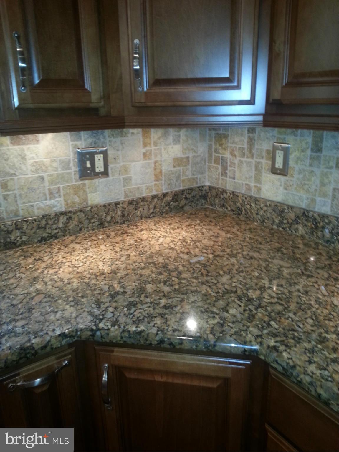 11213 Sandyvale Road Kingsville, MD 21087 - Photo 8 of 30 KITCHEN GRANITE / TUMBLED STONE BACKSPLASH