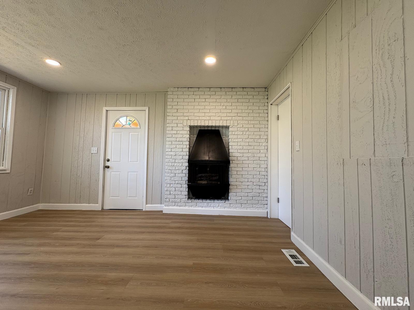 3229 East Enos Avenue Springfield, IL 62702 - Photo 15 of 28