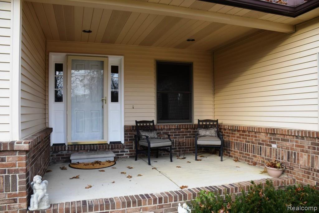 7215 Faussett Road Fenton, MI 48430 - Photo 8 of 46 8 frt porch.jpg