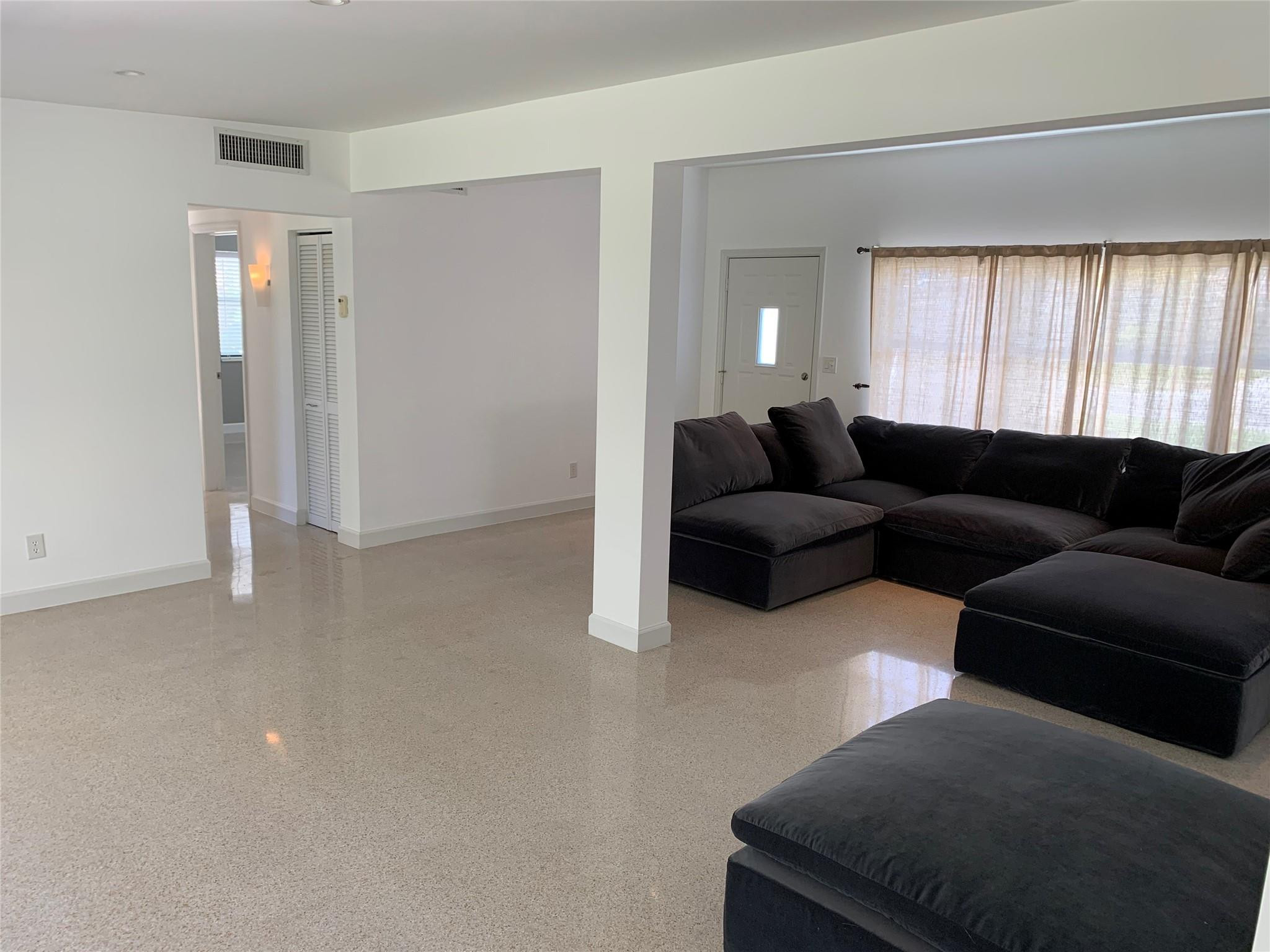 3405 Dover Road Pompano Beach, FL 33062 - Photo 4 of 20 Photo 4