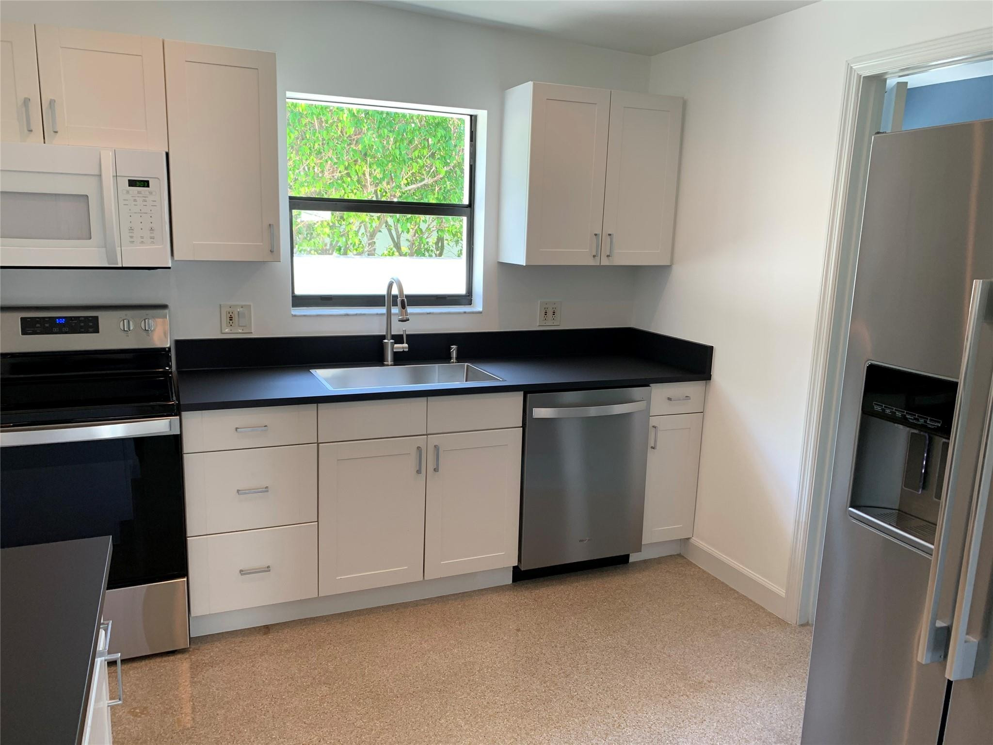 3405 Dover Road Pompano Beach, FL 33062 - Photo 8 of 20 Photo 8