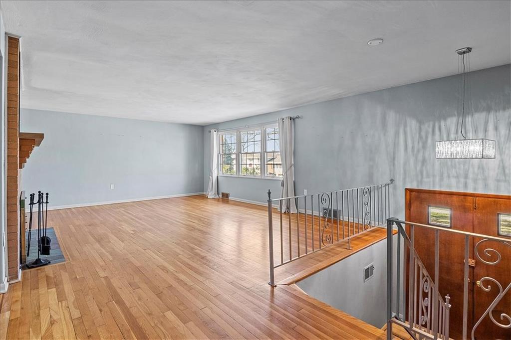 224 Shafer Road Coraopolis, PA 15108 - Photo 3 of 25 Gallery Image 3