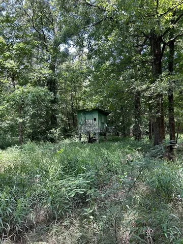 a view of a barn in the middle of a yard