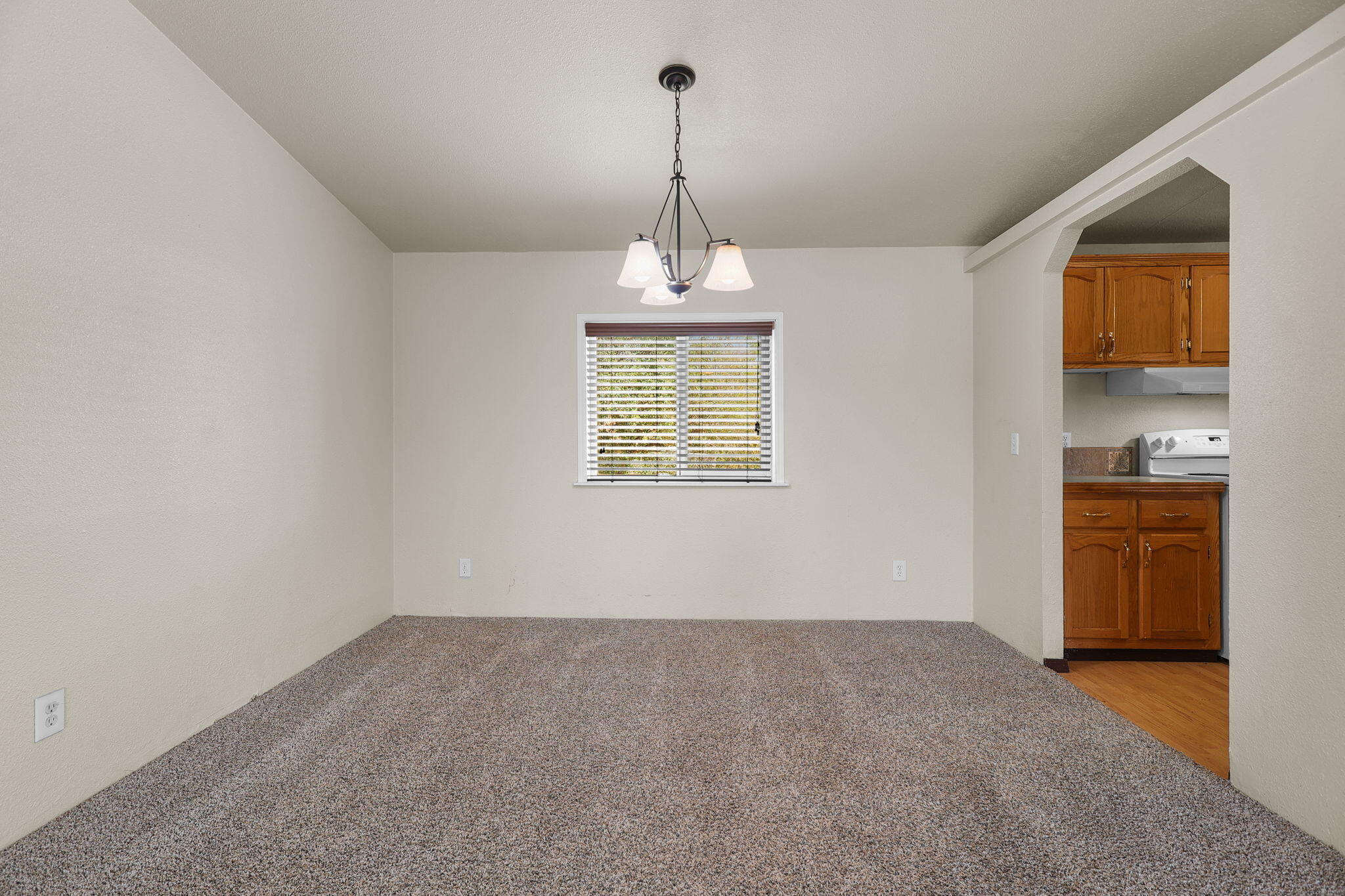 17434 El Rio Lane Anderson, CA 96007 - Photo 14 of 25 Dining area