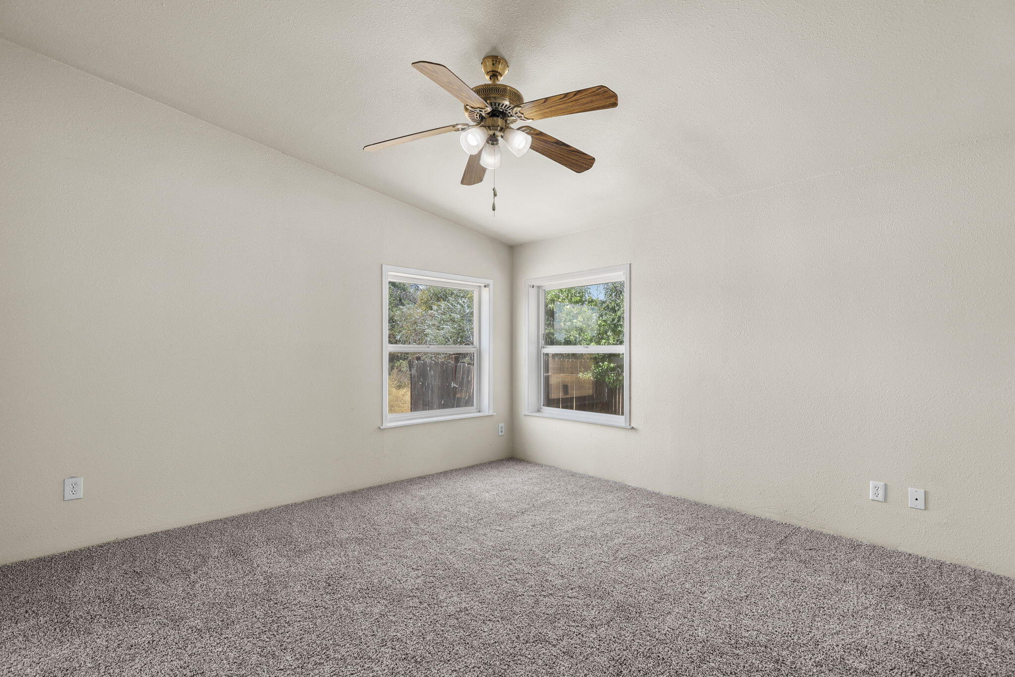 17434 El Rio Lane Anderson, CA 96007 - Photo 17 of 25 Master bedroom