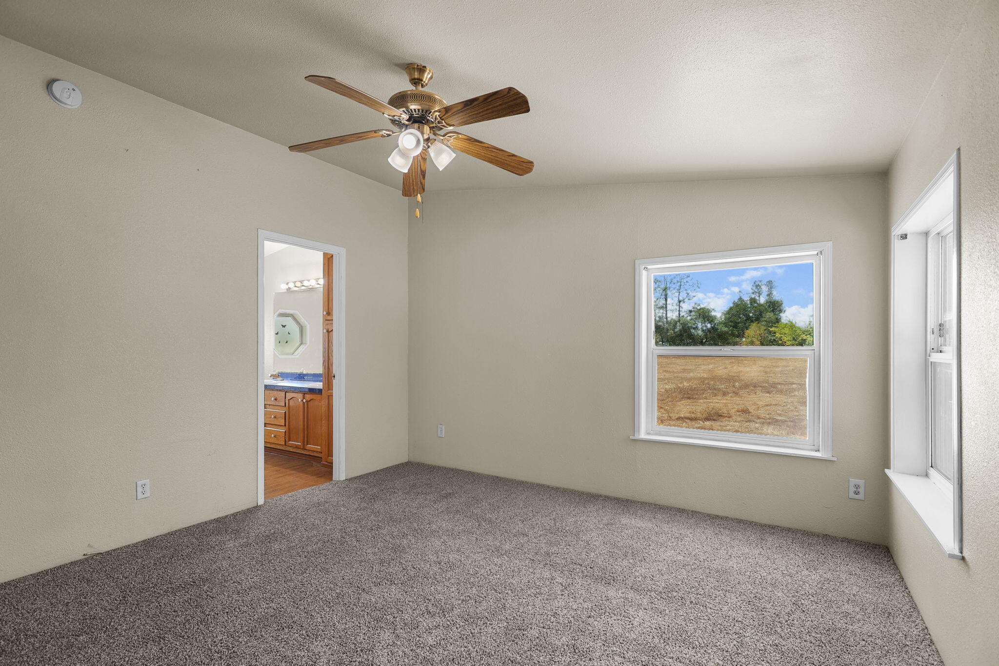 17434 El Rio Lane Anderson, CA 96007 - Photo 18 of 25 Master bath