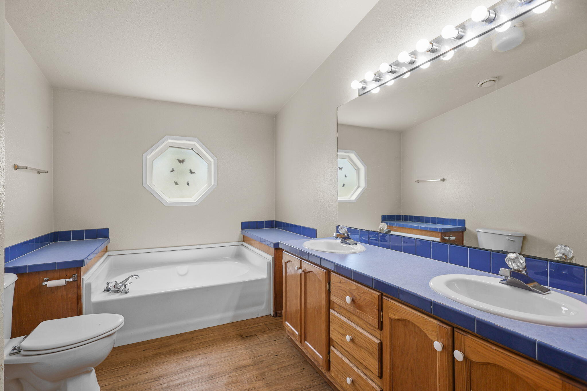 17434 El Rio Lane Anderson, CA 96007 - Photo 19 of 25 Master bath