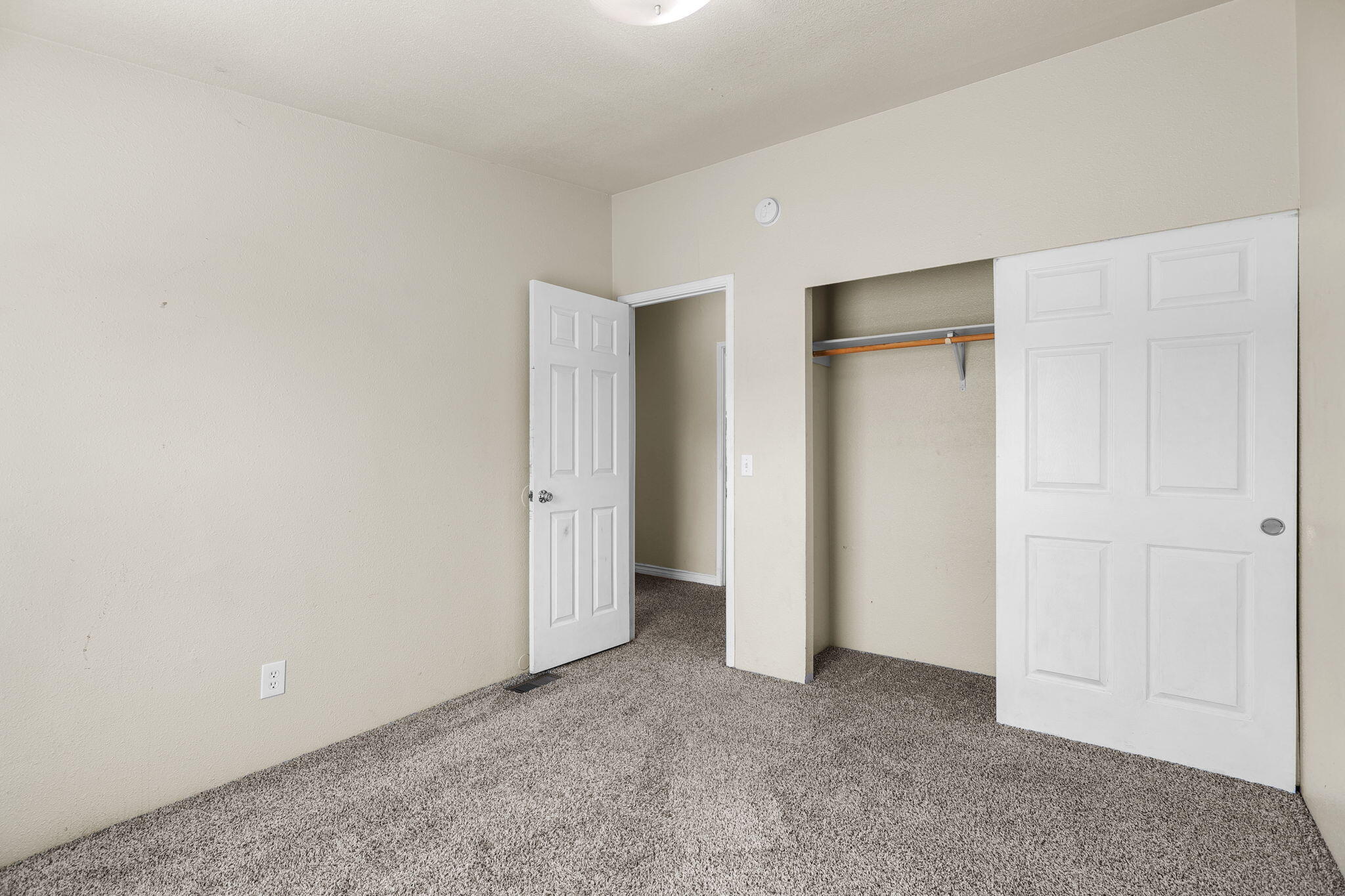 17434 El Rio Lane Anderson, CA 96007 - Photo 22 of 25 Guest bedroom