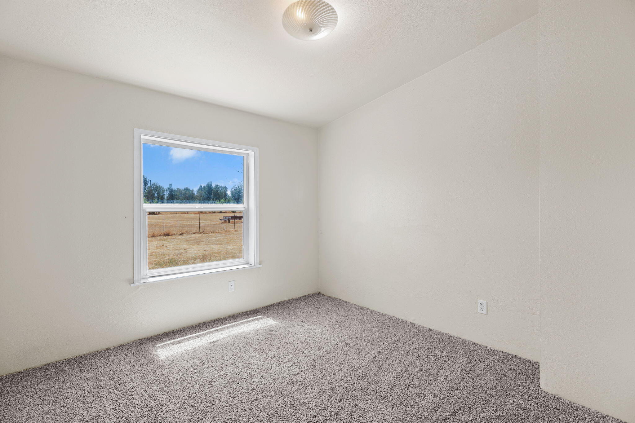 17434 El Rio Lane Anderson, CA 96007 - Photo 24 of 25 Guest bedroom