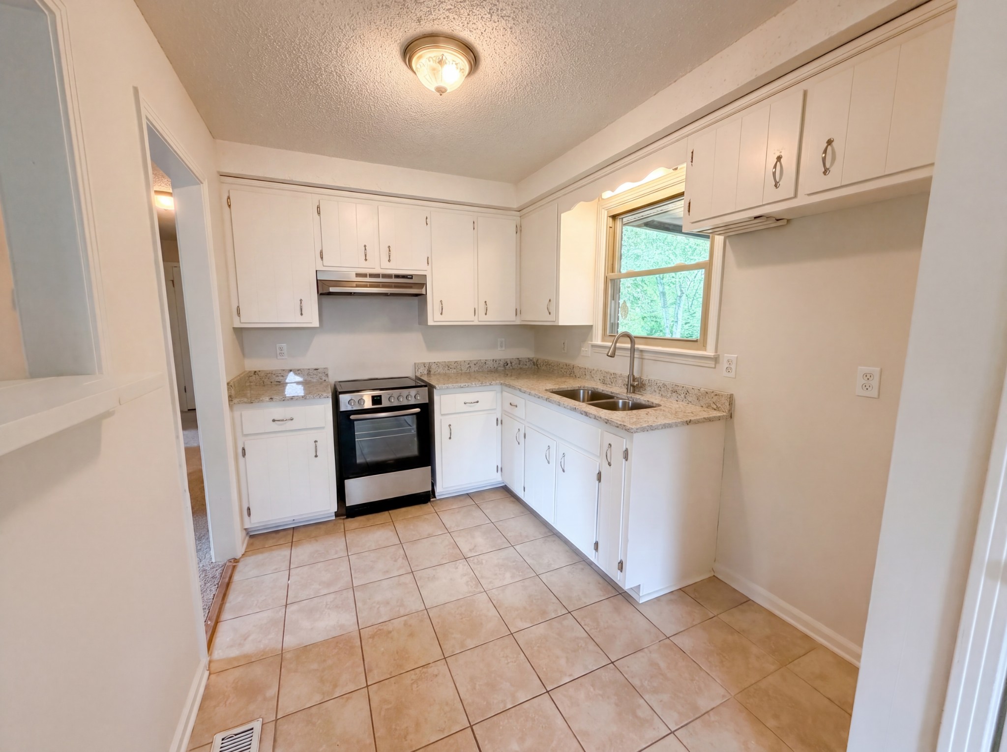 587 Lafayette Road Clarksville, TN 37042 - Photo 4 of 20