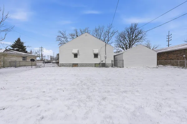 $109,900 | 2710 South Hackley Street, Muncie, IN 47302