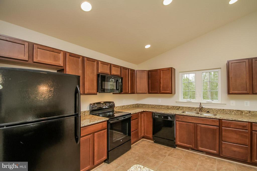 10500 Hudson Road King George, VA 22485 - Photo 9 of 30 Kitchen