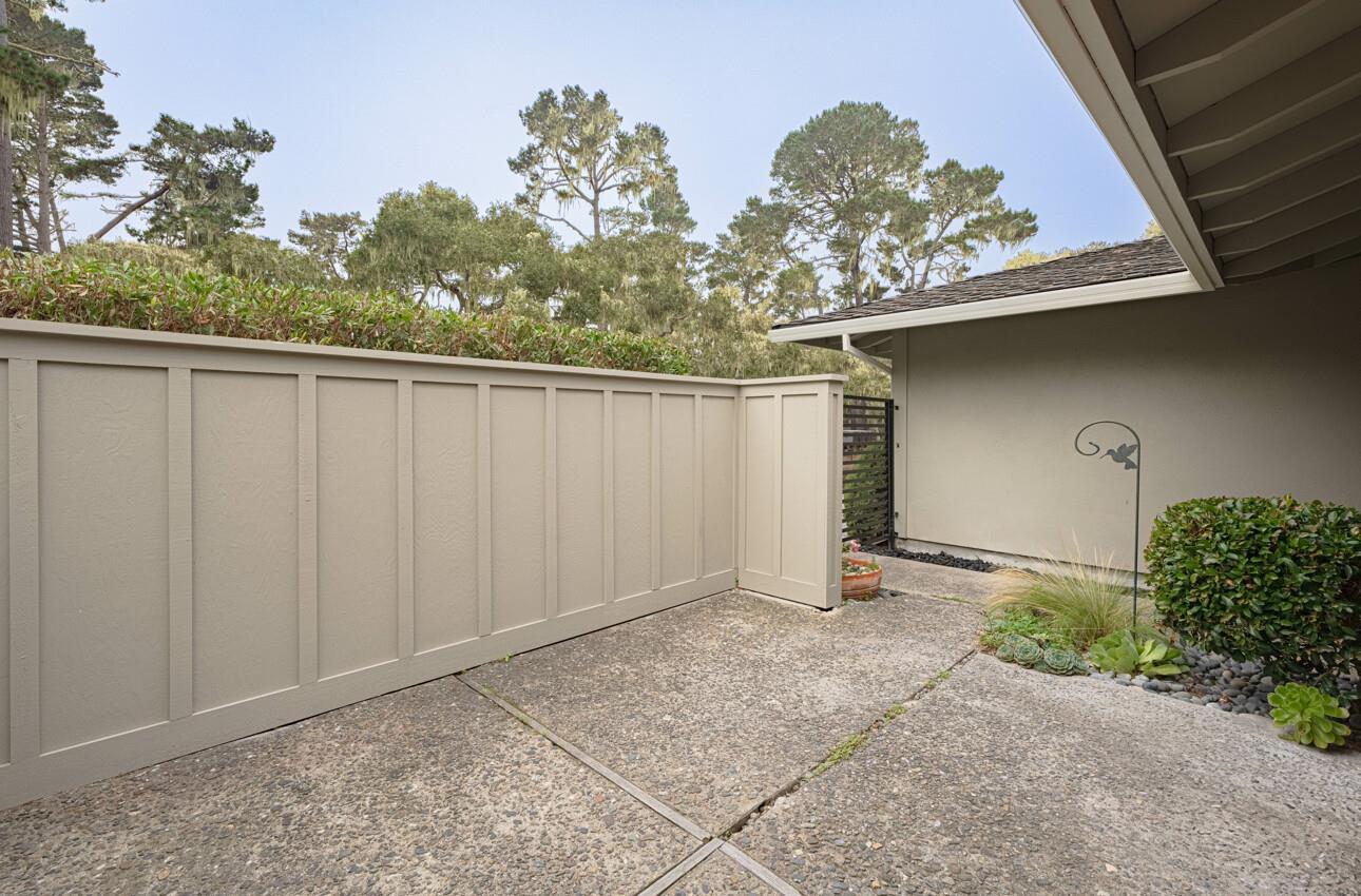52 Country Club Gate Pacific Grove, CA 93950 - Photo 32 of 37 a backyard of a house