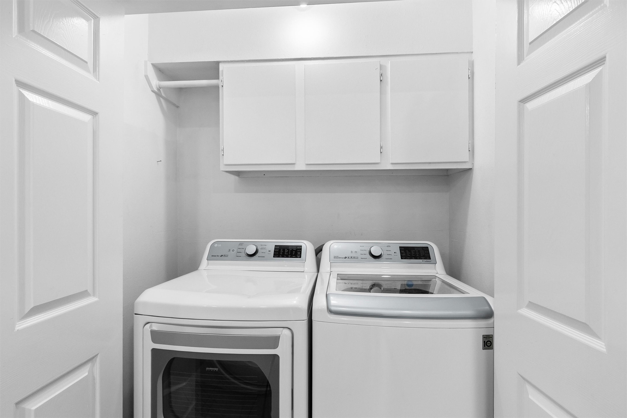 2 Summithill Place Spring, TX 77381 - Photo 11 of 35 Laundry Room