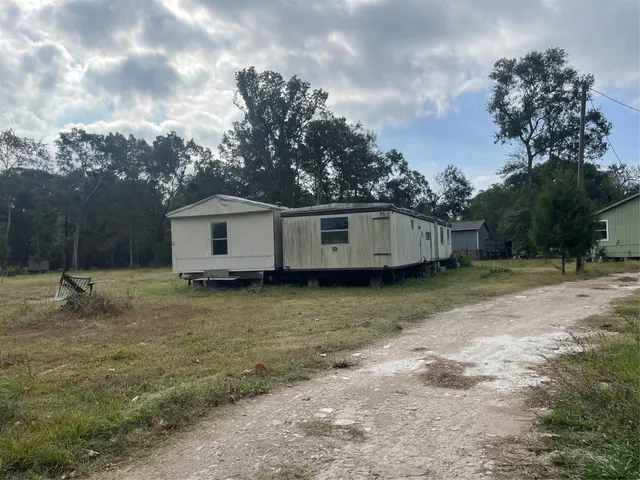 a view of a house with a backyard