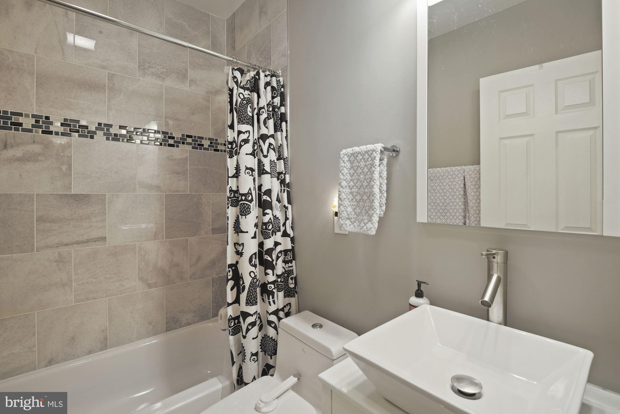 1705 Irving Street Northwest Washington, DC 20010 - Photo 15 of 27 Bathroom