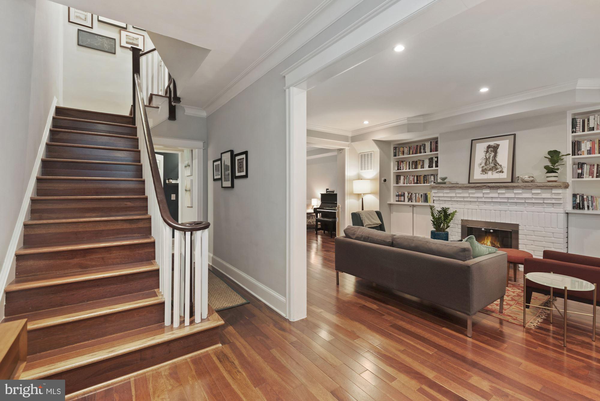 1705 Irving Street Northwest Washington, DC 20010 - Photo 3 of 27 Foyer
