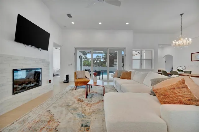 $1,495,000 | 916 Highland Street, Sarasota, FL 34234