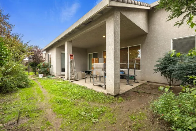 a view of a house with backyard and sitting area
