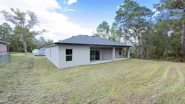 a view of a house with backyard and garden