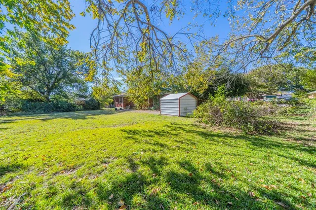 a view of a house with a big yard