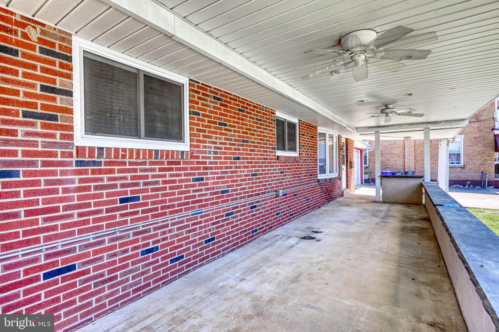 341 Hazel Street Reading, PA 19611 - Photo 3 of 31
