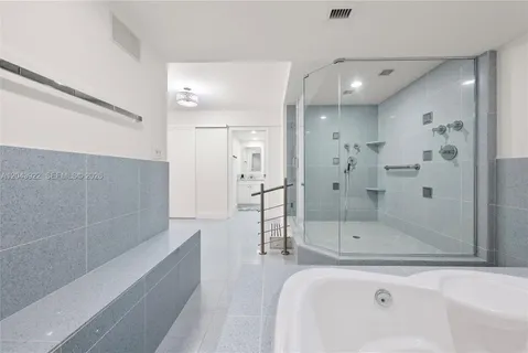 $1,799,000 | 5500 Collins Avenue, Unit 1902, Miami Beach, FL 33140