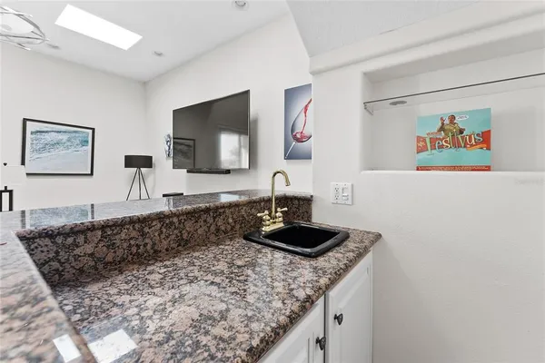 $6,500 | 3020 Gulf Of Mexico Drive, Unit 2, Longboat Key, FL 34228