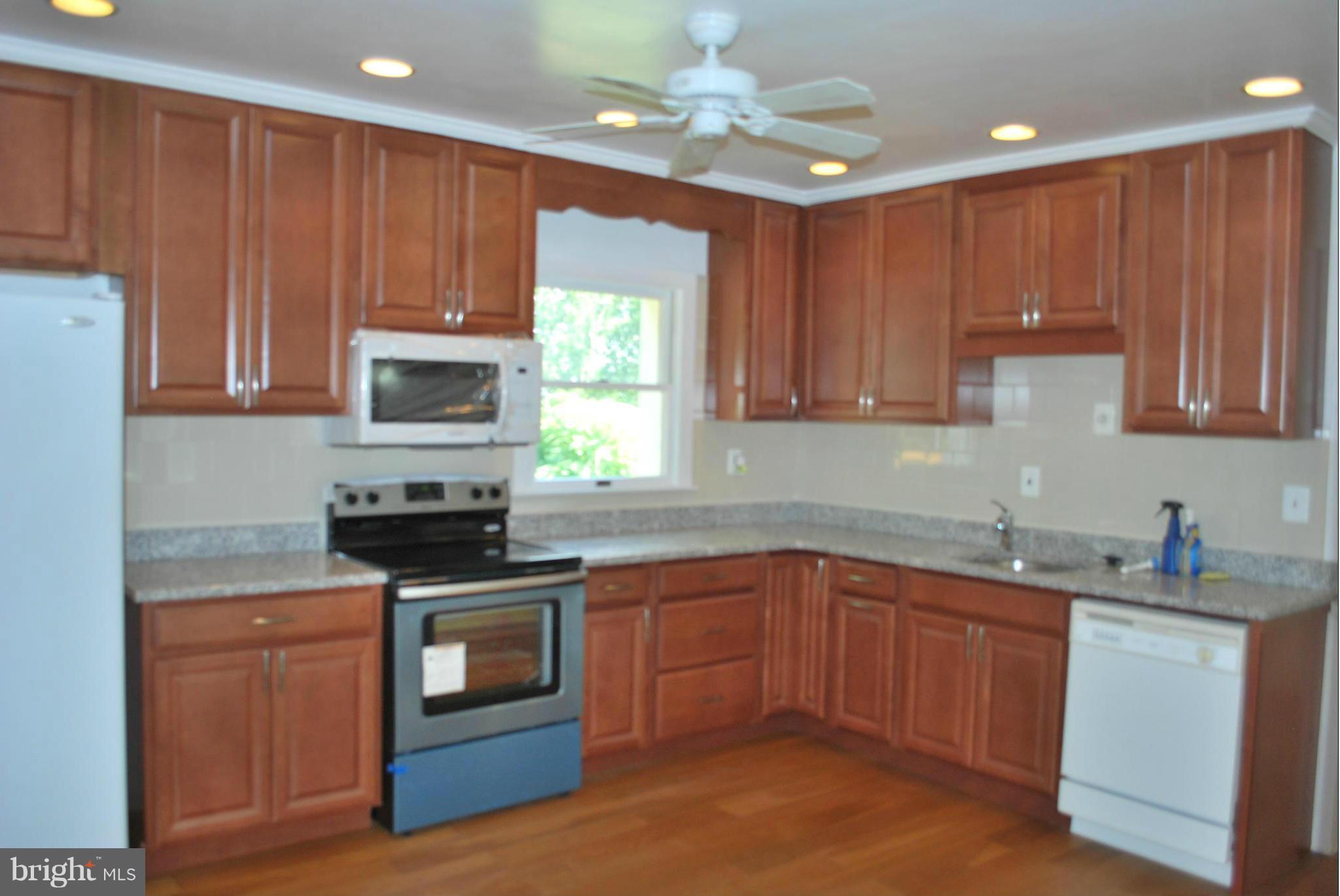 22615 Ridge Road Germantown, MD 20876 - Photo 6 of 28 Kitchen