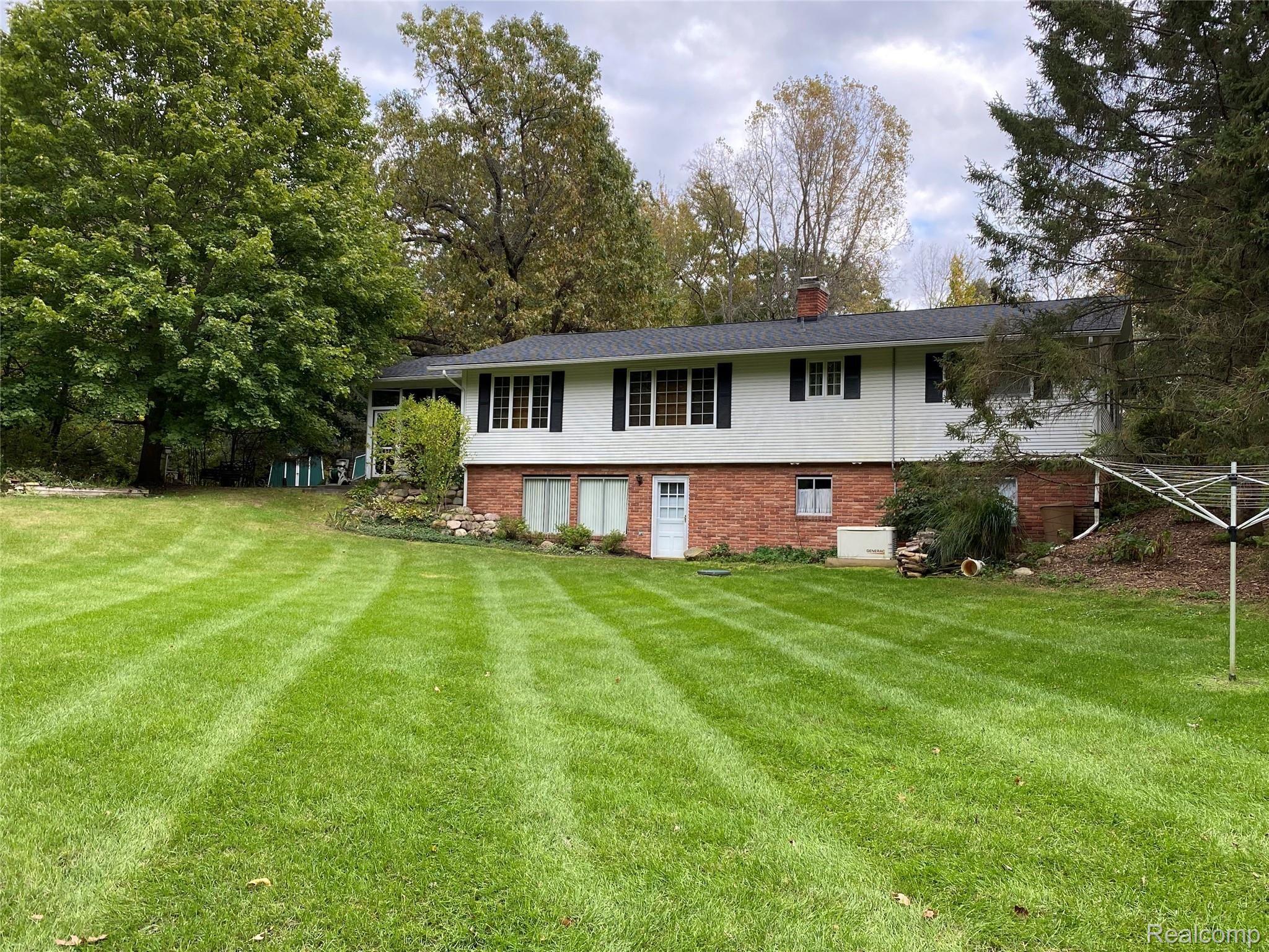 6025 Brighton Road Brighton, MI 48116 - Photo 41 of 46 IMG-3322.jpg