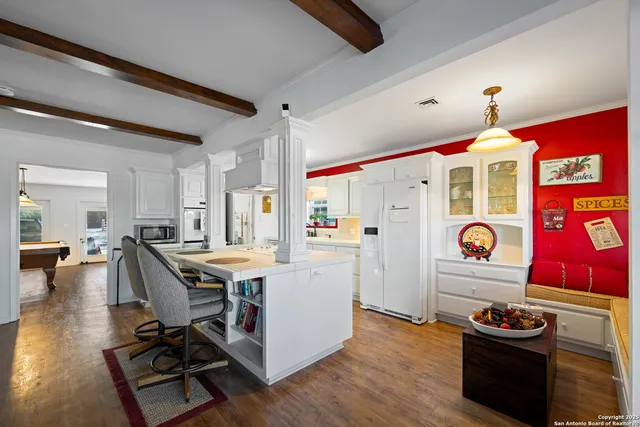 a view of backyard with trees