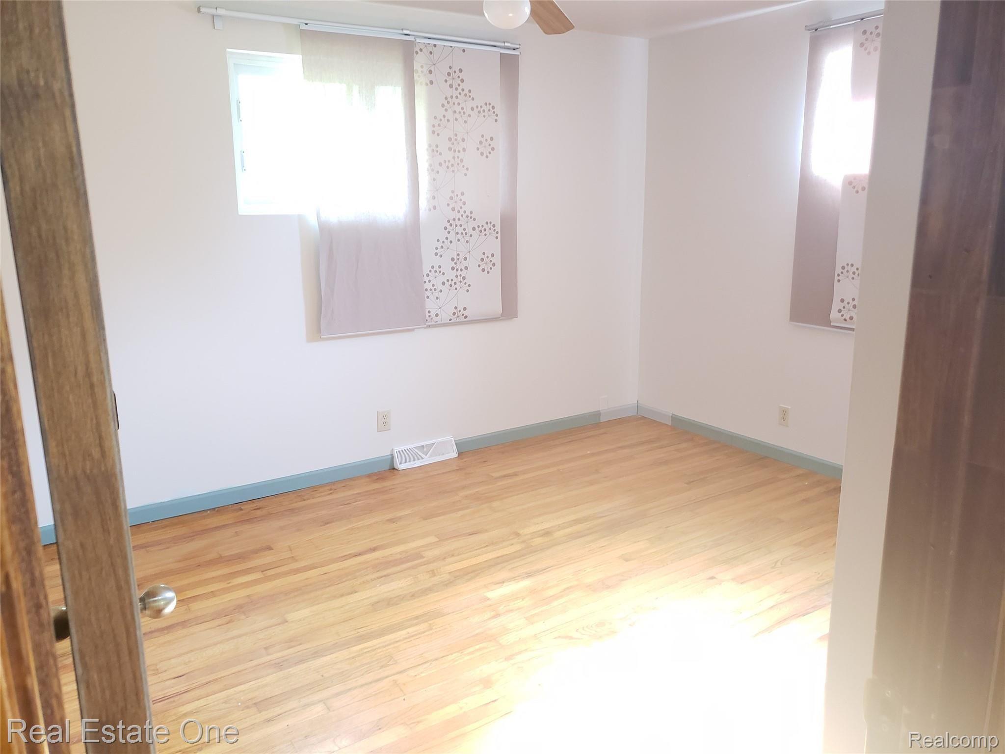 48653 Willis Road Belleville, MI 48111 - Photo 10 of 14 20190612_172619 (1).jpg