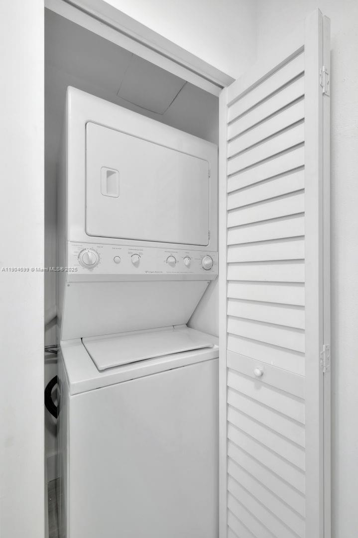 4964 Northwest 48th Way Tamarac, FL 33319 - Photo 4 of 13 a utility room with dryer and washer