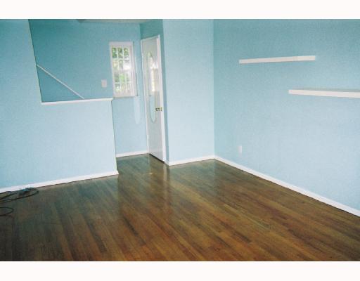 441 Ridgemont Drive Pittsburgh, PA 15220 - Photo 4 of 8 Living Room.
