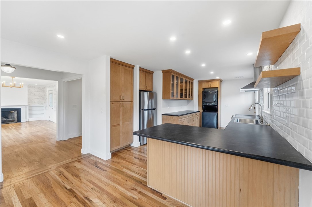 259 High Service Avenue North Providence, RI 02904 - Photo 5 of 20