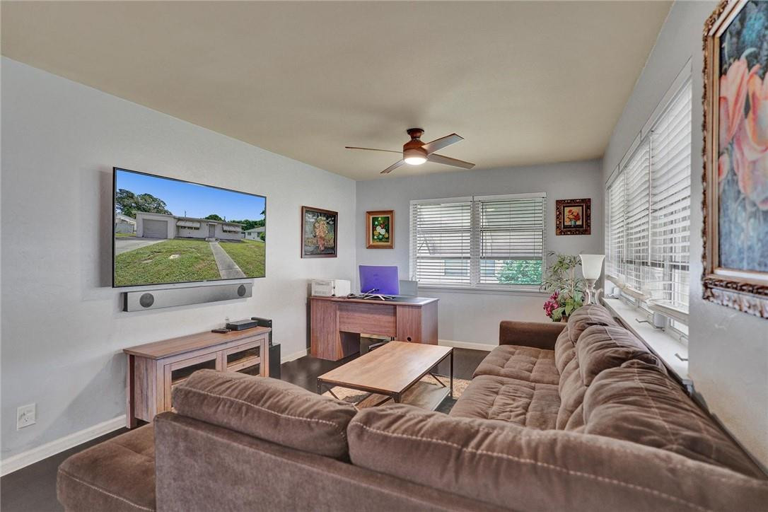 2232 Northwest 3rd Avenue Boca Raton, FL 33431 - Photo 8 of 31 Living Room