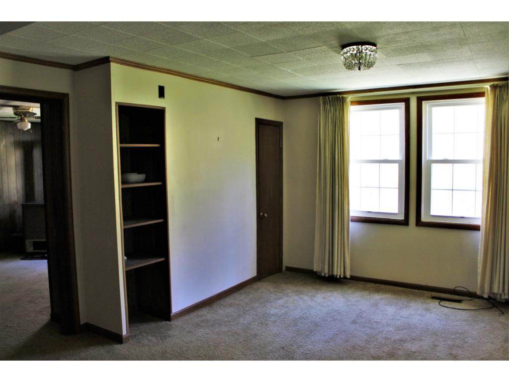 392 Covenant Church Road Jonesville, VA 24263 - Photo 11 of 34 Living Room