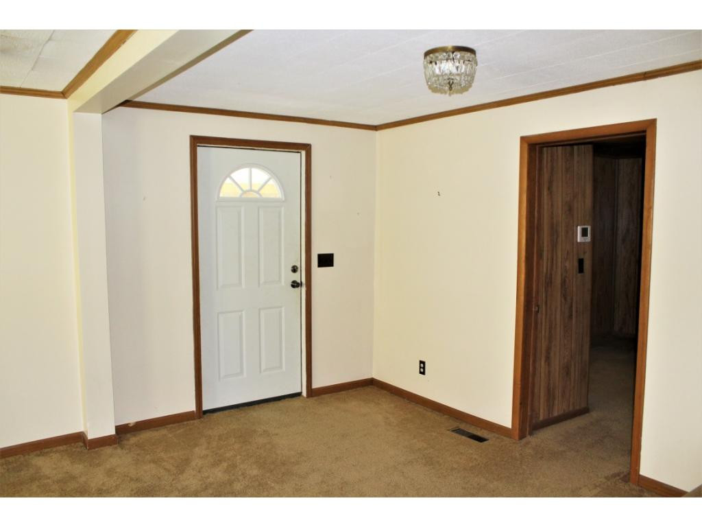 392 Covenant Church Road Jonesville, VA 24263 - Photo 12 of 34 Living Room