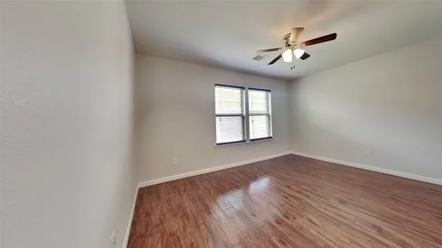 a view of a yard in front of house