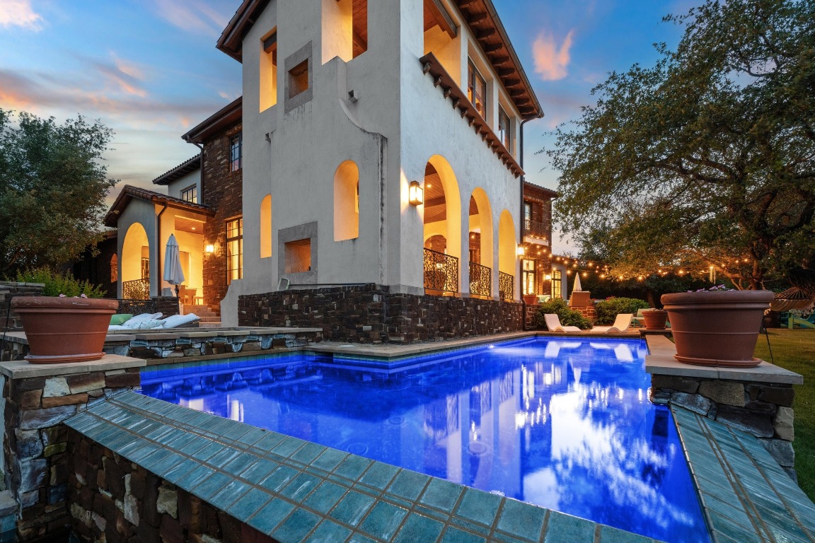 12724 Little Blue Austin, TX 78738 - Photo 4 of 40 a view of street with sitting area