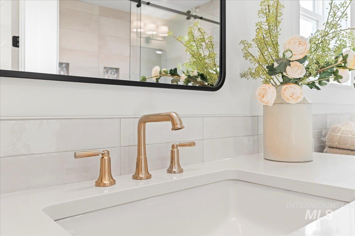 9580 South Prairie Falcon Avenue Nampa, ID 83686 - Photo 28 of 50 Bathroom view of backsplash and vanity
