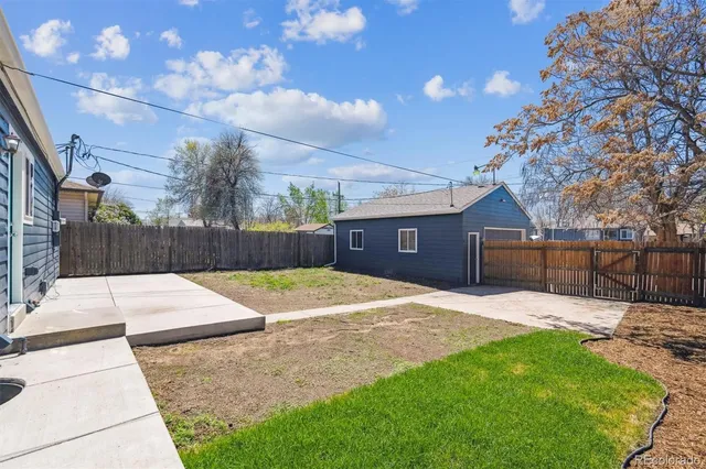 a house view with a backyard space