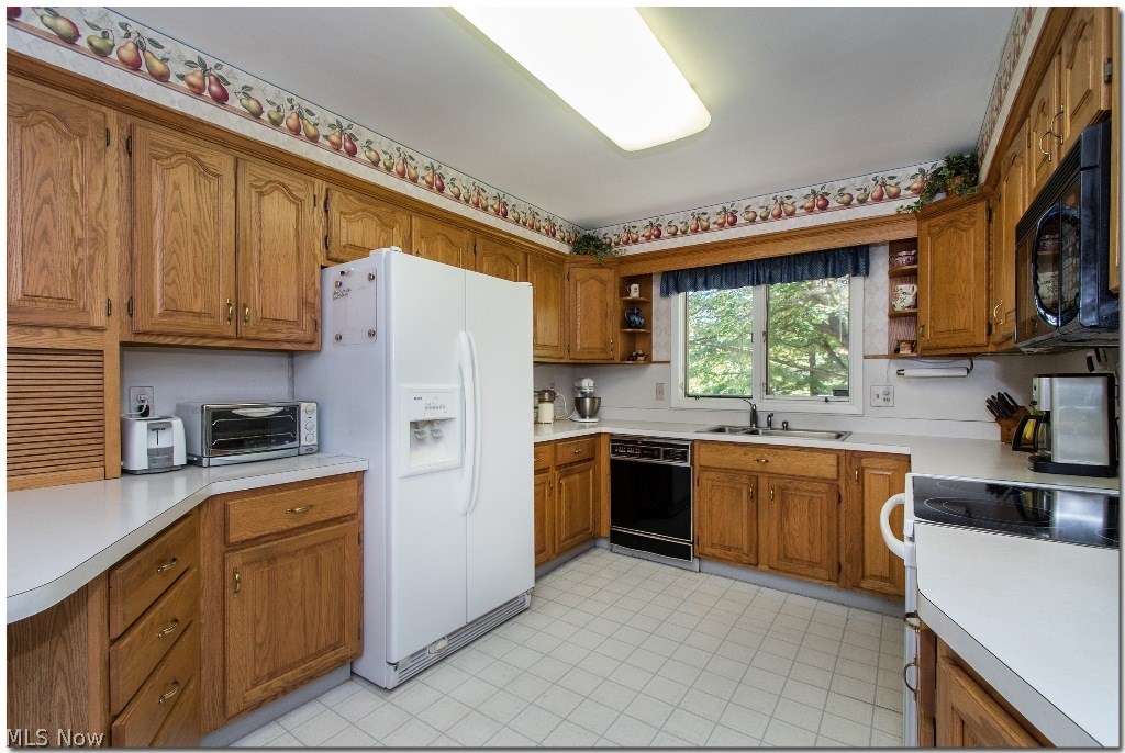 33600 Pinetree Road Cleveland, OH 44124 - Photo 9 of 23 Large Eat-in Kitchen with Breakfast Bar, Dinette Area with Bay Window and All
Appliances