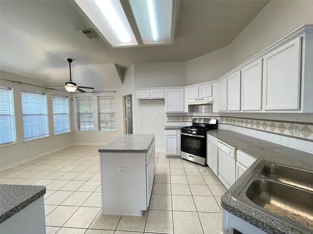 $2,150 | 5822 Carta Valley Lane, Richmond, TX 77469