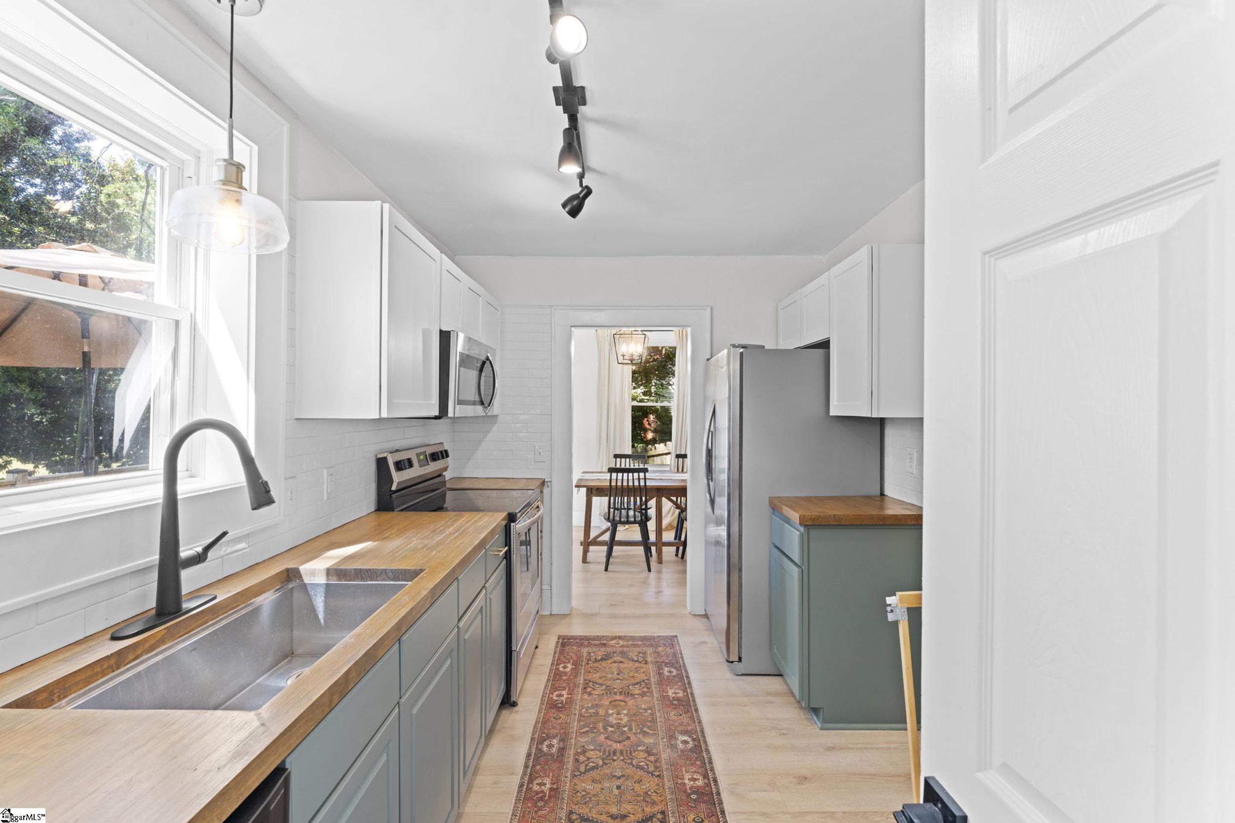 109 Ackley Road Greenville, SC 29607 - Photo 12 of 35