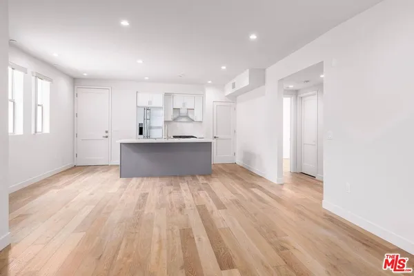 $4,575 | 3726 Kelton Avenue, Unit 102, Los Angeles, CA 90034
