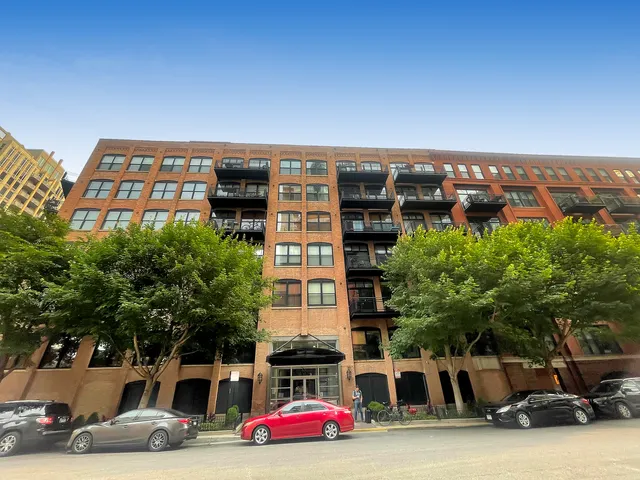 $2,400 | 520 West Huron Street, Unit 204, Chicago, IL 60654