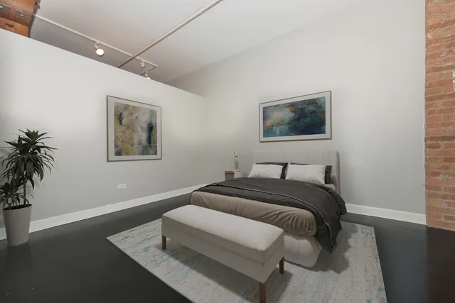 $2,400 | 520 West Huron Street, Unit 204, Chicago, IL 60654