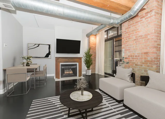 $2,400 | 520 West Huron Street, Unit 204, Chicago, IL 60654